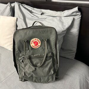 UNISEX Fjallraven green backpack